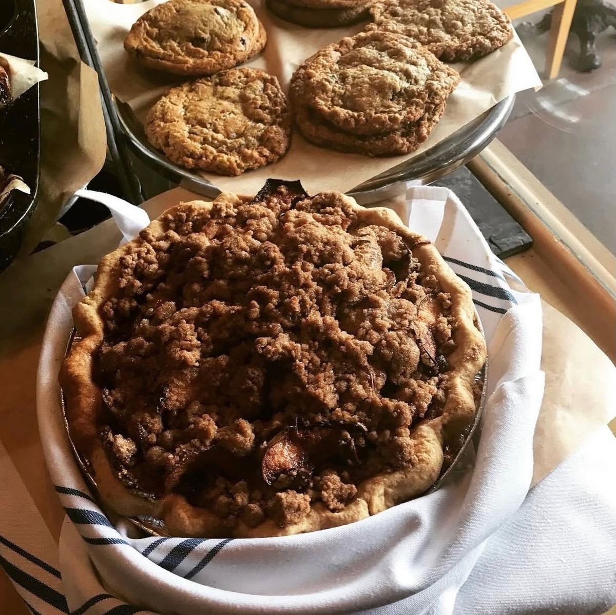 Cookies and crumble pie